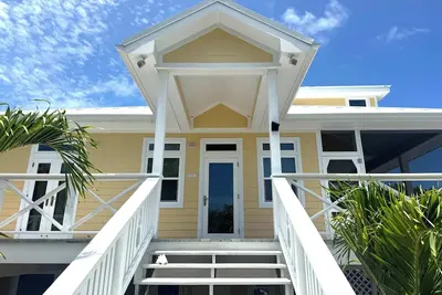 Summerview- Private Seaview Home on Lubbers Quarters