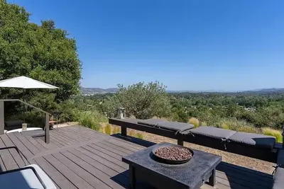 Image de Private Wine Country Hilltop 2 Bedroom Retreat • Unmatched Open Views • Peaceful