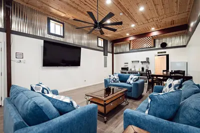 Image de Lively Lake Apartment - (Downstairs+Side Yard)