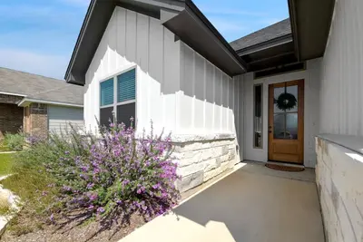 Image de New home with garage parking