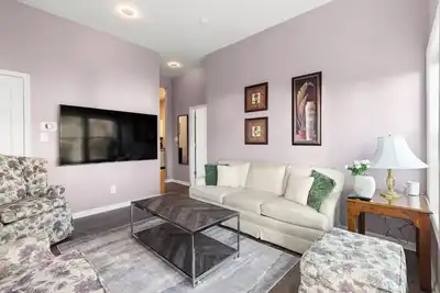 Image de Cozy Garden-Level Retreat 3 Queen Beds