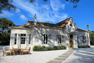 Image de Villa 1907, L'Art de vivre face à la mer à 2 minutes des plages\nPiscine chauffée