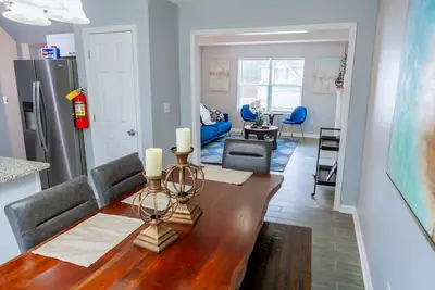 Image de Modern Oak w/ 6bd - 3br Sleeps 12