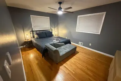 Modern Vintage w/ Pool Table - 4br/6bd Sleeps 12