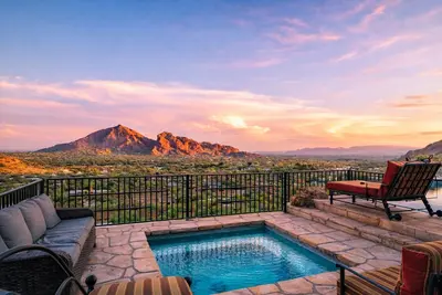 Image de Mansion on the Mountain in Paradise Valley with Breathtaking views! !