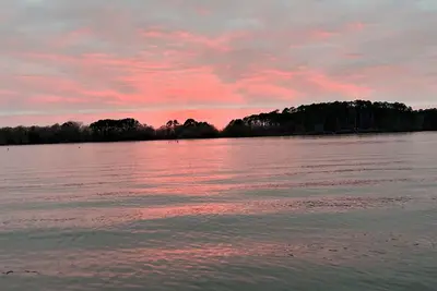 Image de Water front fishing camp. Fisherman or birdwatchers piece of paradise.