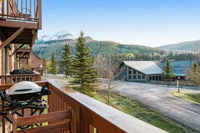 Image de Condo w/ Sweeping Mtn Views, Jetted Tub & 2 Balconies
