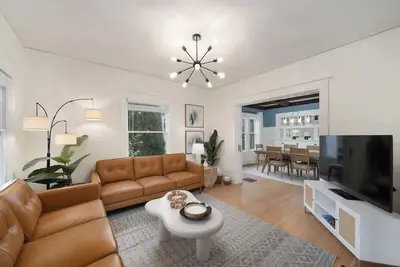 Spacious 5br Sunlit Craftsman - 5bd/2ba - Arcade