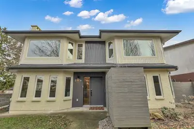 Image de Modern 4 Bedroom with large outdoor spaces - 15 mins to downtown