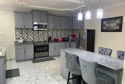 Image de 8 Bdrm luxury at Secluded Estate with Free 24/7 Solar. No more electricity cost