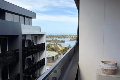 Image de Stylish One-Bed Apt Steps from Albert Park & F1