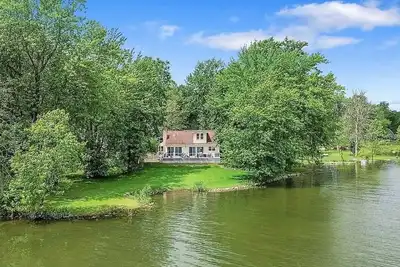 Image de The perfect lakeside retreat for your group!