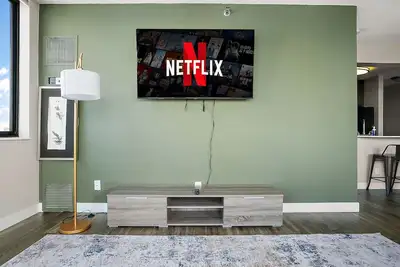 Image de Downtown Skyview - 11th fl - Parking - Pool - Gym