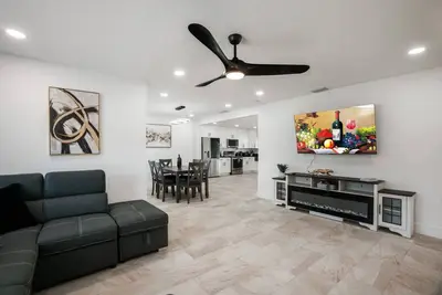 Image de Expansive Charm - 4br Estate on Private Acre