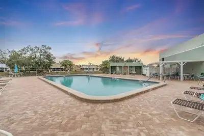 Image de Golfin` Dolphin! Community pool! Near Ami/Img