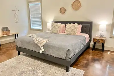 Image de Walk to Ut & Moody Center. Spacious & Cozy Retreat