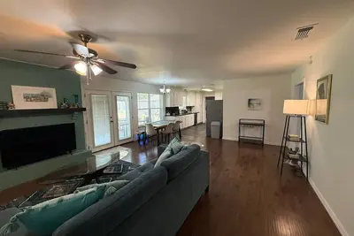 Image de North Central Austin Hideaway!