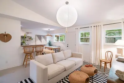 Image de Delightful E. Atx Home | Simple Sustainable Design