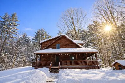 Image de Log Cabin w/ Wraparound Porch & Scenic Train Views