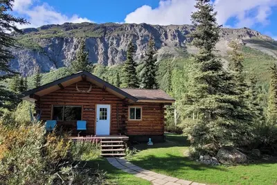 Image de The Blue Moon cabin. Surrounded by 360 degree breathtaking mountain views.