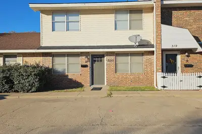 Image de La Flor Cozy First Floor Only! Townhome in Hobart  Oklahoma