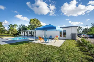 Image de Spacious 7-bedroom house in delightful Southwest Ranches with Ac