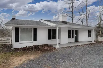 Image de 4-bedroom house in Lexington, Va on the Maury River. Vmi Wlu Horse Center