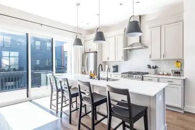 Image de #Free Golf Cart Luxe Townhome near Grand Park!