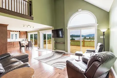 Image de Cozy Coastal Home with Scenic Bay Views