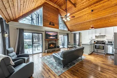 Image de 3 bed/2 bath/Private community Lake front