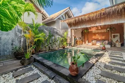 Jellyfish (L) 2br for Groups, 5 Min to Thomas Beach