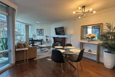 Image de Modern Downtown Vancouver Condo – Walk to SkyTrain