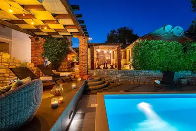 Image de Maison près de la mer avec la piscine Posedarje, Novigrad (K-25193)