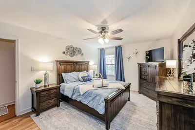 Image de Kelbrook Cottage — Your Chic Woodline Getaway!