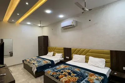 Image de 5 min walk to Golden Temple. 6 rooms, 8 baths. Call +91 7973545479 today now.