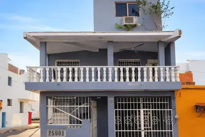 Image de Ground floor of house 2501 for 15 guests one block from the Malecon