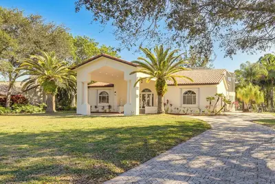Image de 8, 100-Sq-Ft Parkland Estate w/ Luxe Outdoor Oasis!