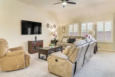 Image de 1 Mi to Lake Pflugerville! Charming Family Home