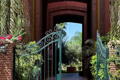 Image de 🌴 Appartement chic & moderne au cœur de l’Hivernage – Piscine & confort premium