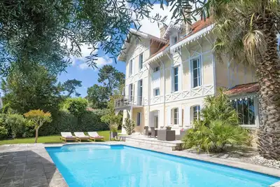 Image de Somptieuse Villa dans la Ville d'Hiver d'Arcachon avec belle piscine