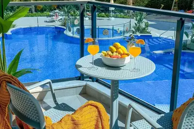 Image de Qoople Aria-07 neue Wohnung im Stadtzentrum by Interhome