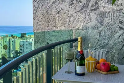 Image de Qoople Eхсellence C-49 neue Wohnung am Meer by Interhome