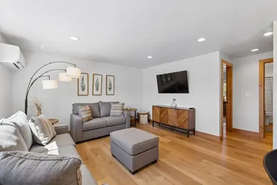 Image de Downtown Loft Retreat next to Payette Lake, Ice Cream Alley, and all things McCall