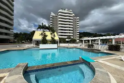 Waterfront Luxury 3br Condo in Westmoorings