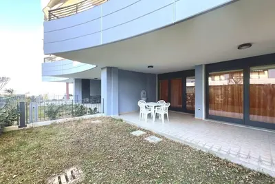 Image de Appartement fonctionnel avec un grand jardin clôturé