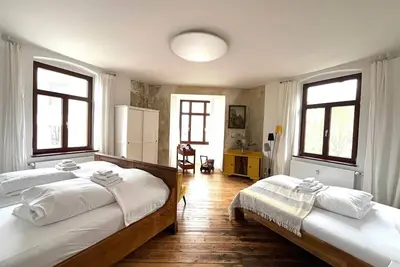 Image de Artist room 2. 3 - the family room