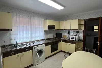 Image de Centrally located and spacious apartment in Gijón. Close to the beach. All services.