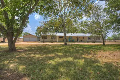 Image de Texas Wine Trail Getaway I  Spacious 4-Bedroom House + Guesthouse in Stonewall