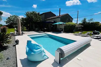 Image de Maison à la campagne avec piscine