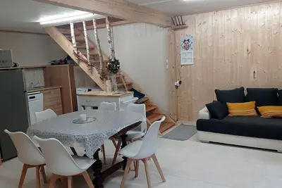 Image de Gîte « Le Cocon des 3 Pins » : vue montagne, terrasse privée et Wi-Fi